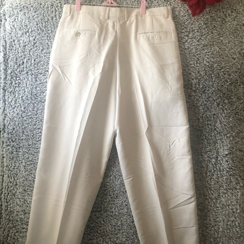 Men’s Claiborne light tan Pants Size 36/ 32 in Excellent Used Condition